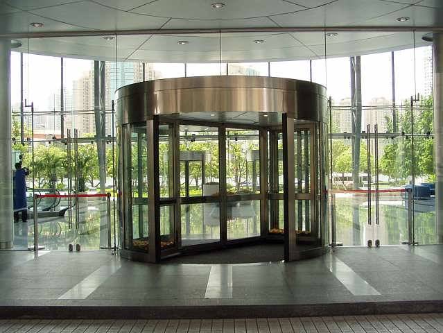 旋轉(zhuǎn)門 現(xiàn)代建筑的優(yōu)雅入口，旋轉(zhuǎn)門產(chǎn)品圖片與相冊(cè)賞析