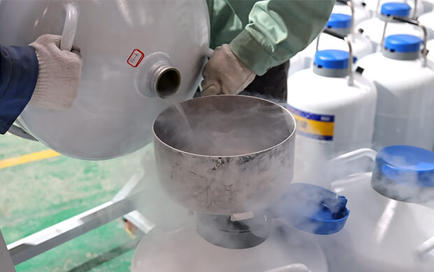 液氮罐內(nèi)液氮裝多少合適？